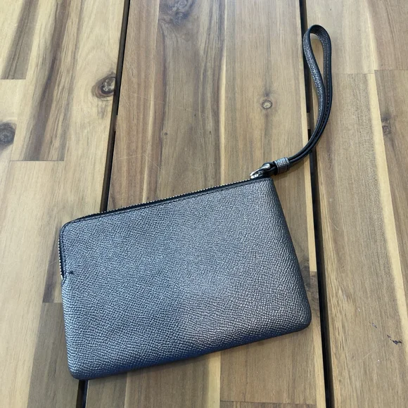 Coach Metallic Silver Clutch Sleek Design Wristlet Vintage Y2k - Picture 2 of 3
